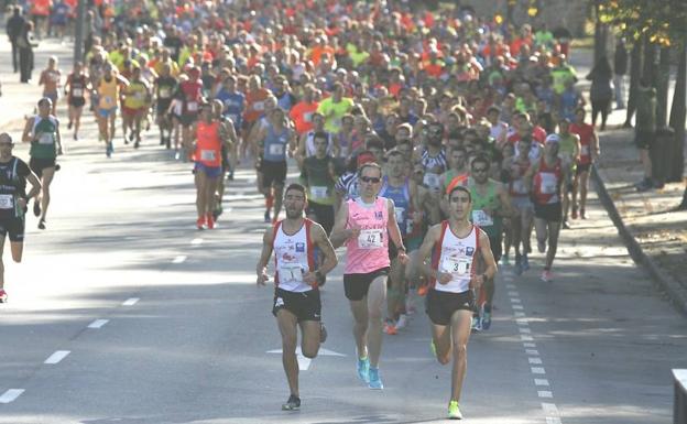 Raúl Bengoa y Adela Villa vencen en el Cross Villa de Gijón