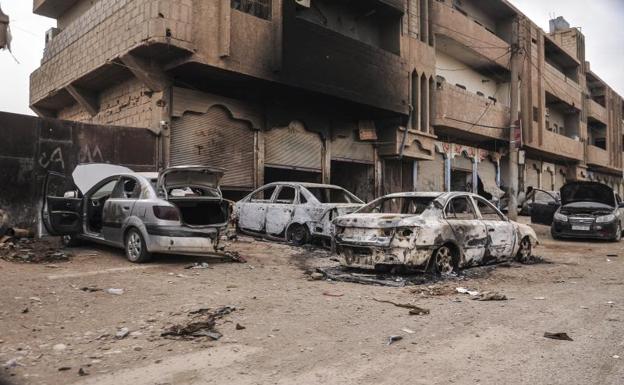Mueren 53 personas, entre ellas 21 niños, en un bombardeo ruso contra una ciudad controlada por el Dáesh