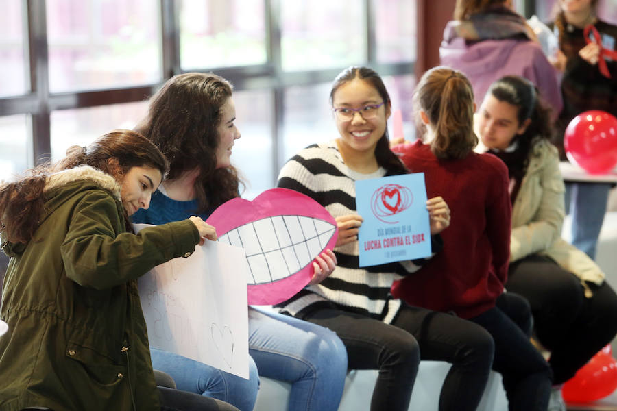 Mannequin challenge en la Factultad de Medicina por la lucha contra el sida