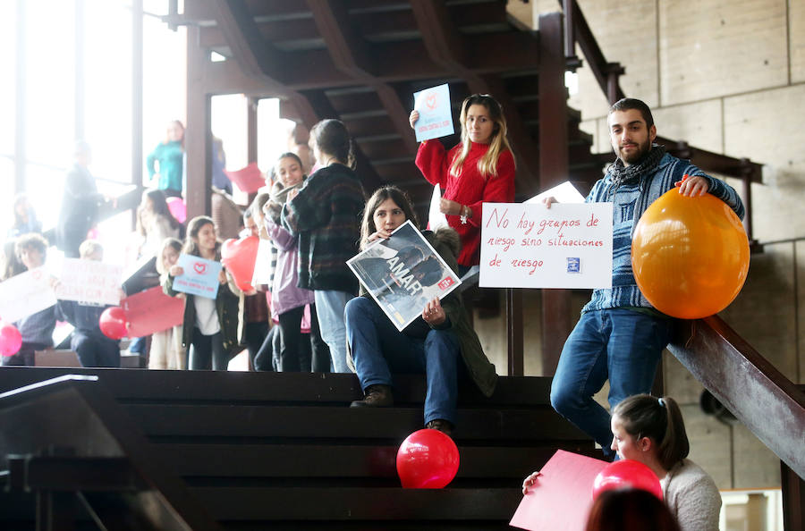 Mannequin challenge en la Factultad de Medicina por la lucha contra el sida