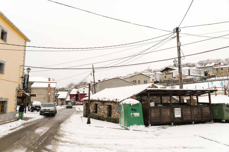 La nieve complica el tráfico en los puertos asturianos