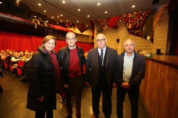 Mariví Monteserín, Luis María Villota, José Ángel del Río y Miguel Ángel Balbuena, ayer al inicio de la gala. 