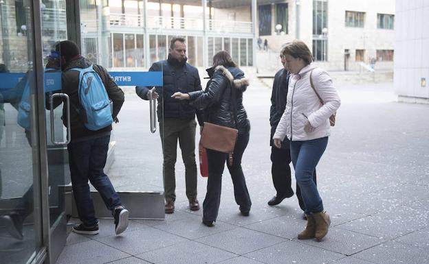 «Si se le hubiese hecho la broncoscopia, la niña estaría ahora viva»