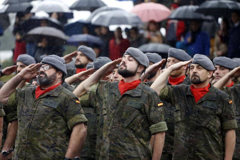El acuartelamiento de Cabo Noval celebra una parada militar con motivo de la Festividad de la Inmaculada, acto que estará presidido por el general de división Francisco Rosaleny. 