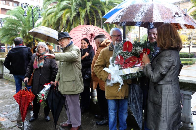 Flores en recuerdo de Francisco Carantoña