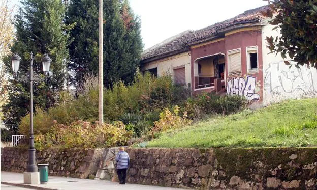 Casas antiguas en La Tenderina, pendiente del desarollo del plan especial. 