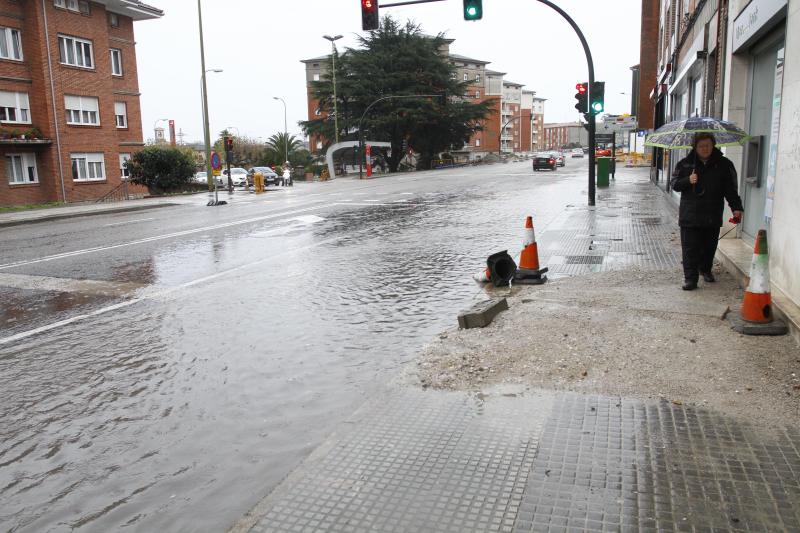 Las fuertes lluvias, primer efecto de la borrasca &#039;Ana&#039; en Asturias