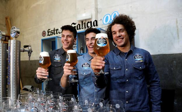 Joan Mir, Franco Morbidelli y Marc Márquez, en un acto de Estrella Galicia 0’0. 