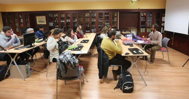 Momento de una de las clases del curso para emprendedores Mice Avilés. 