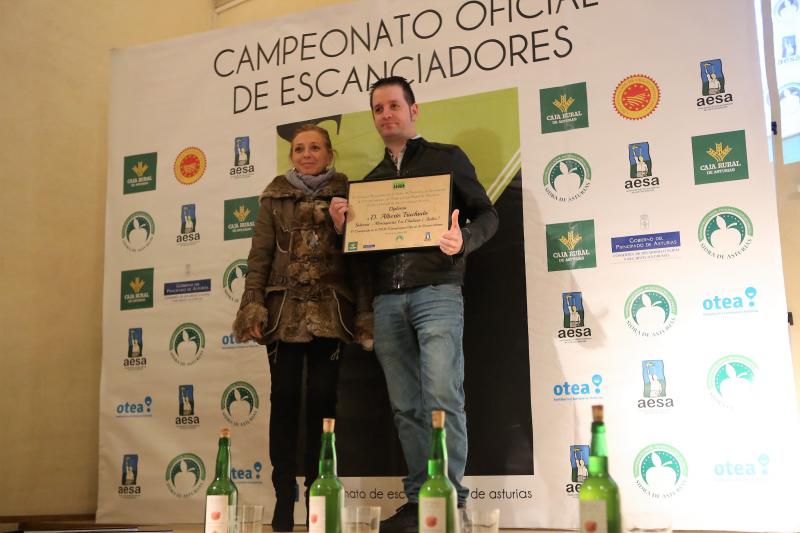 Los mejores escanciadores de Asturias reciben su premio