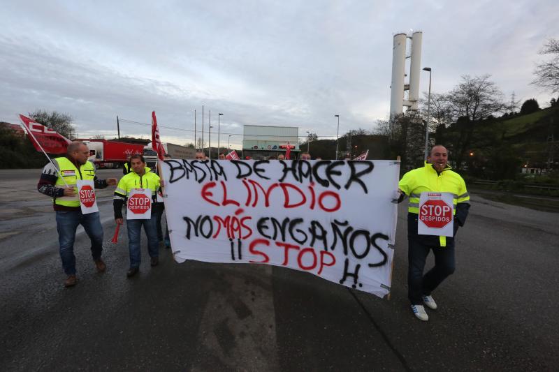 Manifestación en Tabaza de los trabajadores de Acciona en ArcelorMittal