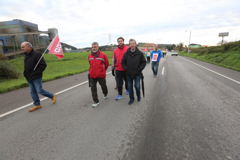 Manifestación en Tabaza de los trabajadores de Acciona en ArcelorMittal