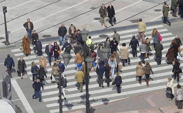 La población asturiana baja en 4.247 personas en el primer semestre