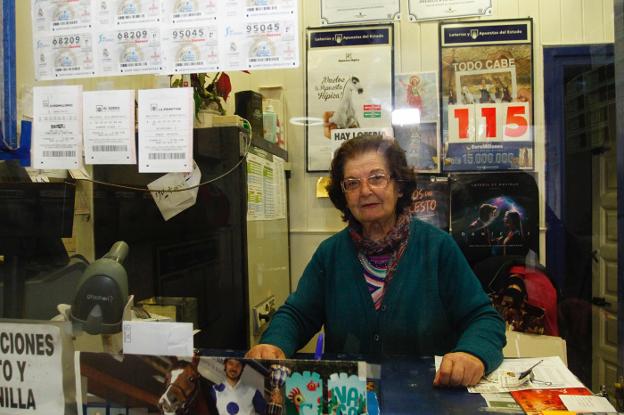 Margarita Prado lleva 52 años al frente de la Administración de Loterías número 3. 