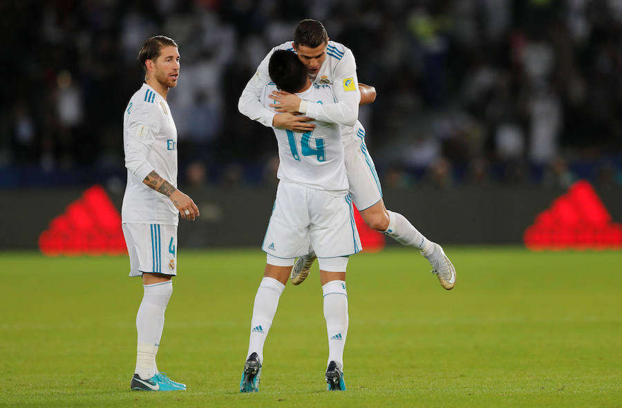 El conjunto blanco cerró el año con un nuevo título gracias a un gol de Cristiano antes de medirse al Barcelona en la Liga.