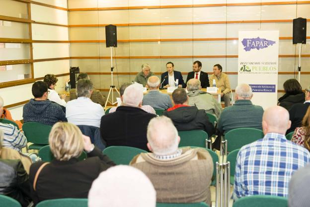 Representantes de las 39 parroquias rurales de Fapar en la asamblea anual celebrada en la localidad piloñesa de Villamayor. 