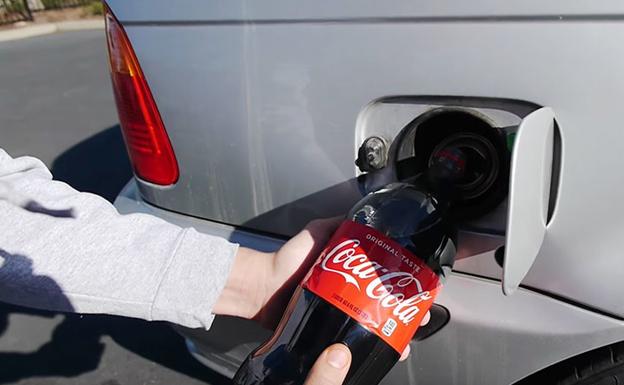 Cuidado si echas Coca Cola al depósito de tu coche