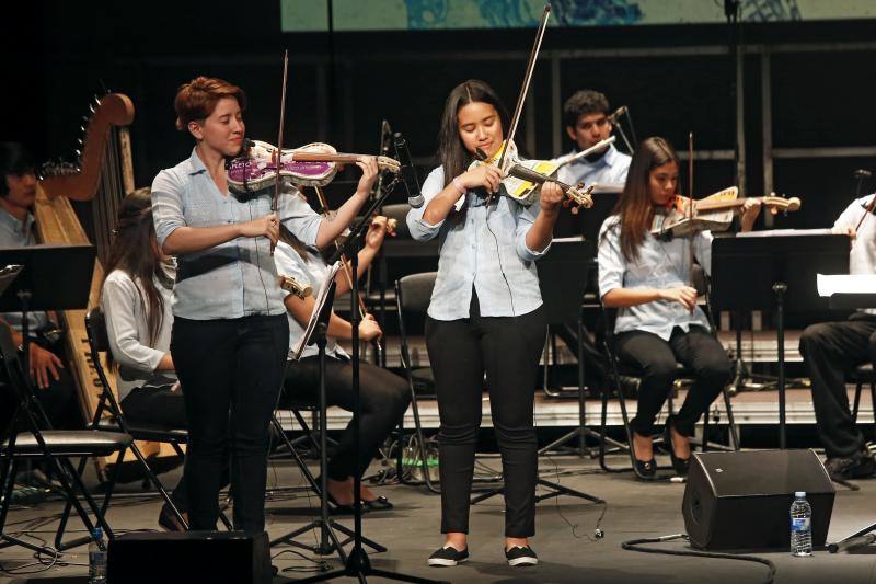 Cuenta con el patrocinio de EL COMERCIO. Beatriz Rico, Víctor Manuel y el Joven Coro de la Fundación Princesa de Asturias también participaron. 