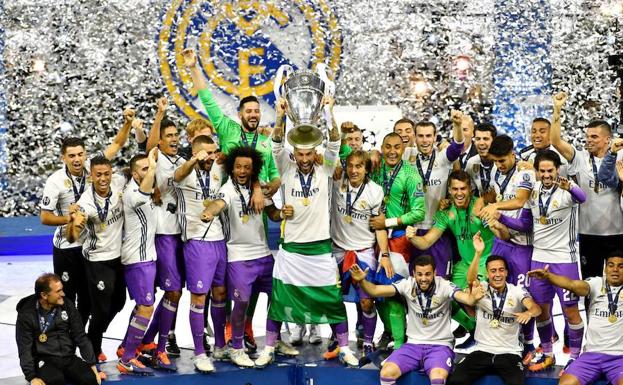 La plantilla del Real Madrid, con la Champions.