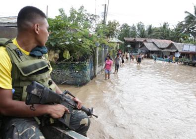 Imagen secundaria 1 - Aumentan a 200 los muertos en Filipinas por la tormenta &#039;Tembin&#039;