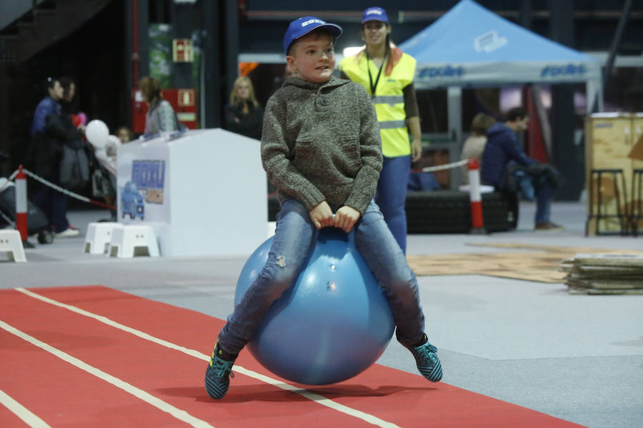 Gijón disfruta de la pista de hielo y Mercaplana