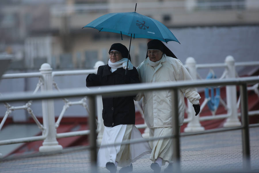 El buen tiempo ha sido el protagonista en los primeros pasos de la temporada invernal. El otoño trajo las nieves, que esperan quedarse y cumplir temporada. Asturias es una estampa en cualquier estación. 