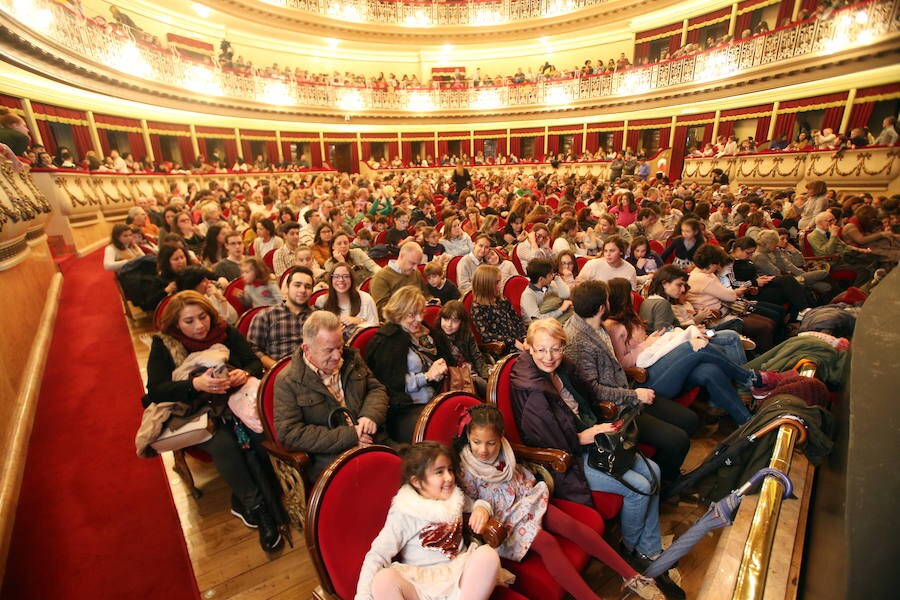 Largas colas para ver el Ballet de Moscú en el Campoamor