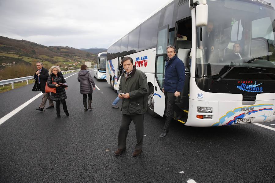 El ministro de Fomento inaugura el tramo Doriga-Cornellana