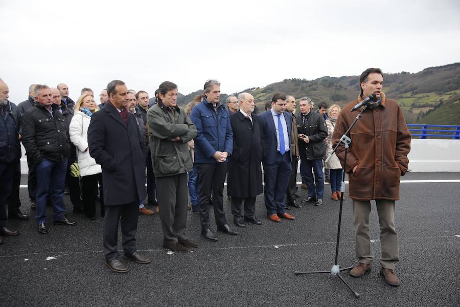 El ministro de Fomento inaugura el tramo Doriga-Cornellana