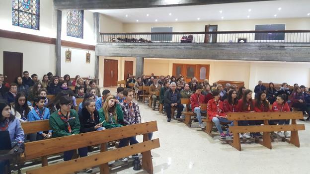 El grupo Scout Conteu recibe la luz de Belén