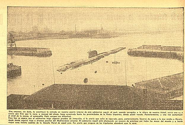 Imagen trucada de un submarino en pleno muelle gijonés, a la altura de la punta Lequerica. 