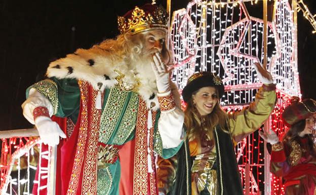 La Cabalgata de Reyes llena de magia Gijón