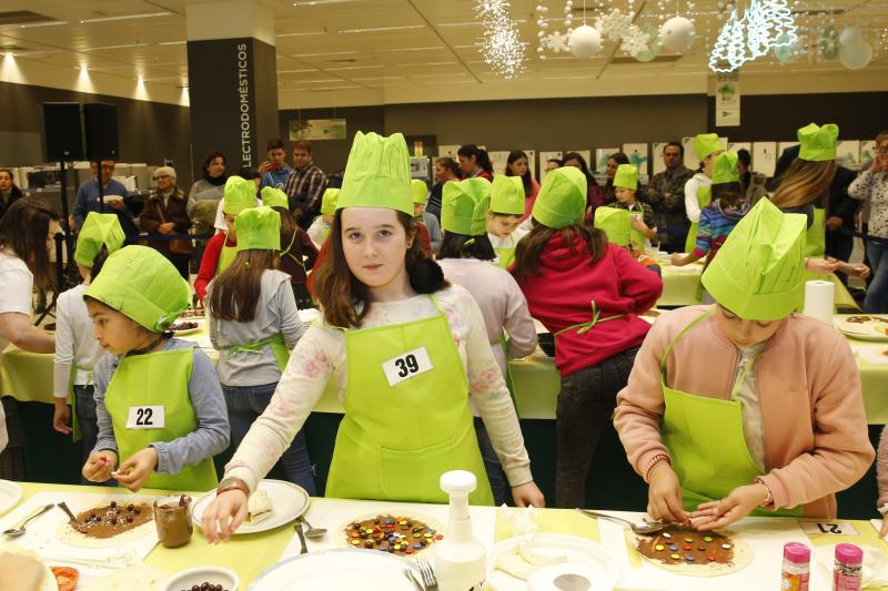 La luanquina Covadonga García, que participó en la tercera edición del 'talent' culinario de La 1, impartió este jueves un showcooking en Gijón