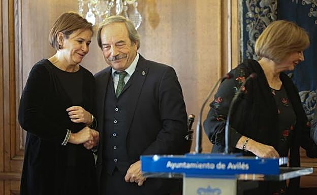 Imagen. Carmen Moriyón y Wenceslao López, esta mañana, durante el acto.