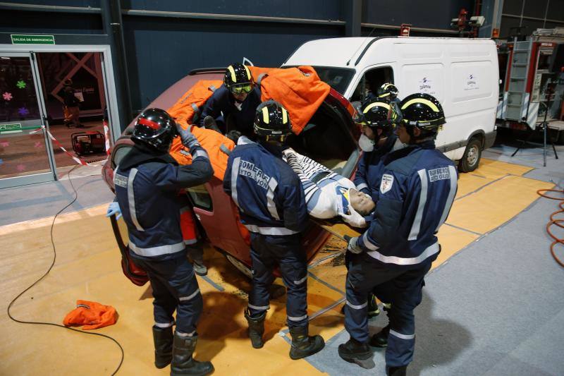 Mercaplana acoge un simulacro de excarcelación tras un accidente