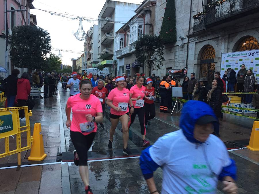 Grandes y pequeños participaronen la popular carrera. 