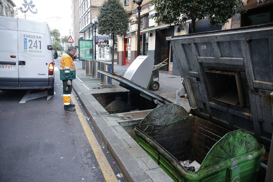 Así amaneció Gijón tras la resaca de Nochevieja