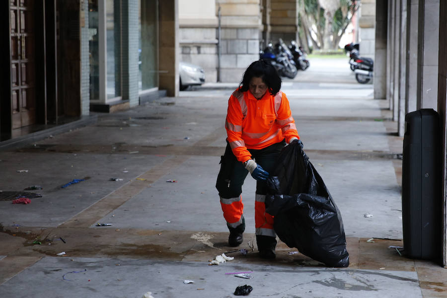 Así amaneció Gijón tras la resaca de Nochevieja
