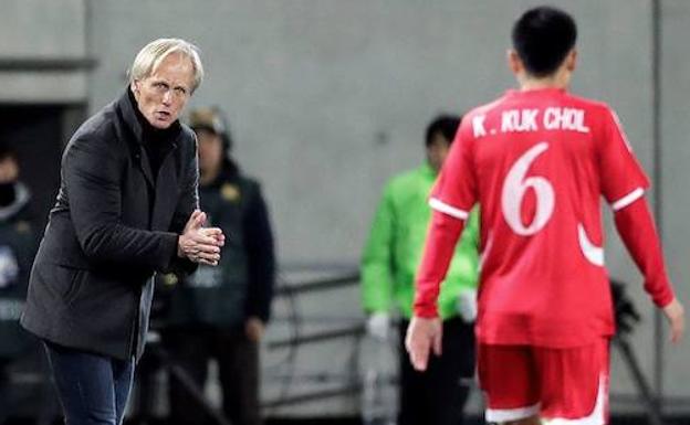 Andersen (c), durante un partido entre Corea del Norte y Corea del Sur en Tokio. 