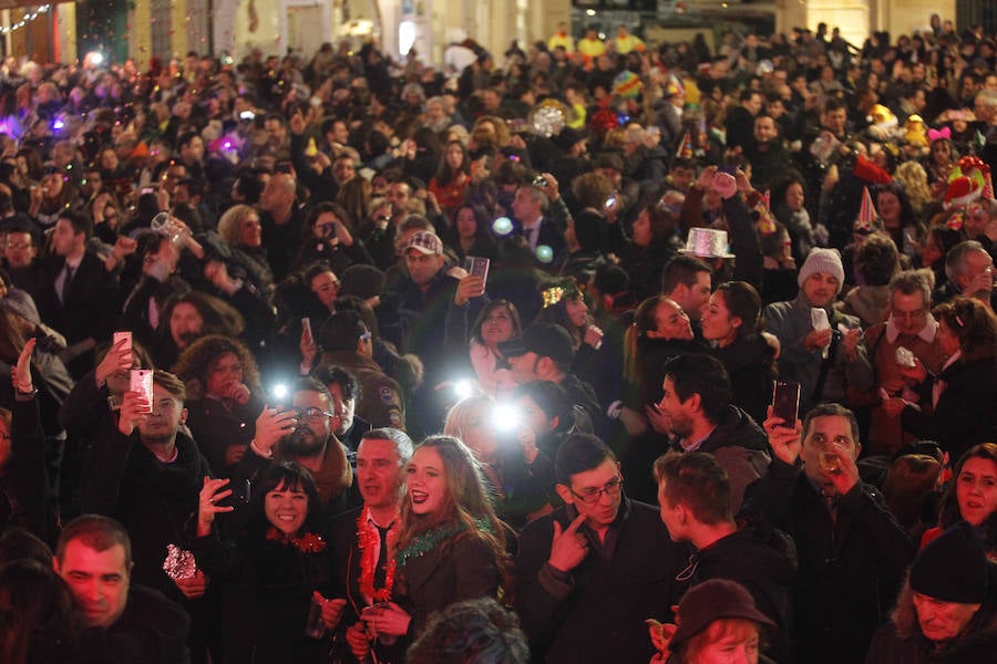 Fiesta de Nochevieja en la plaza Mayor de Gijón