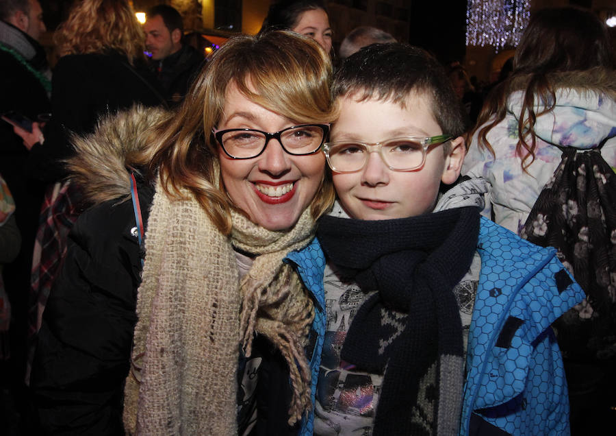 Fiesta de Nochevieja en la plaza Mayor de Gijón