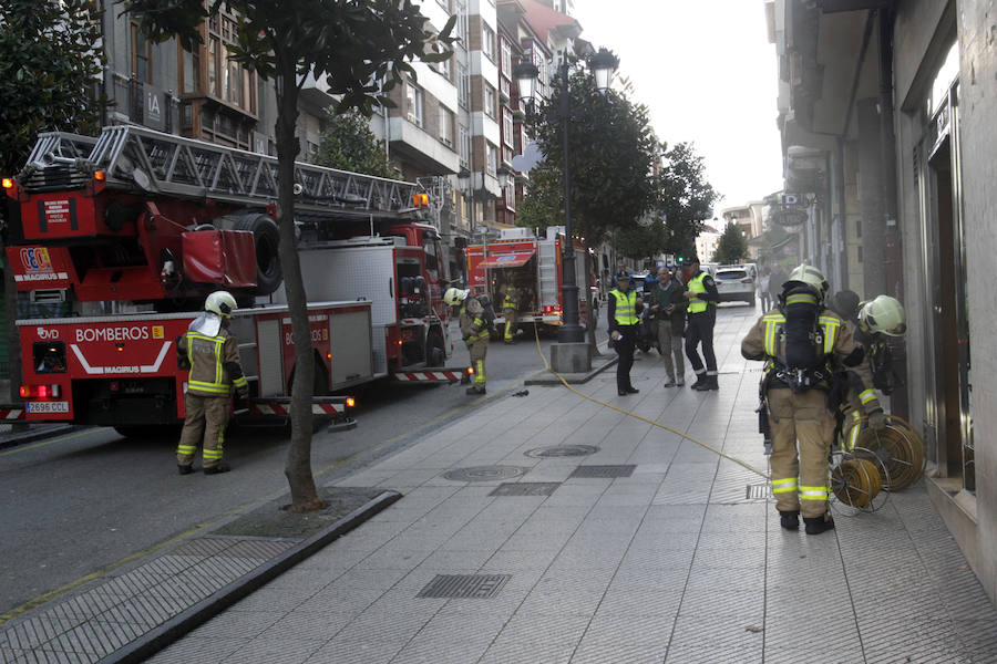 Incendio en la calle El Rosal de Oviedo