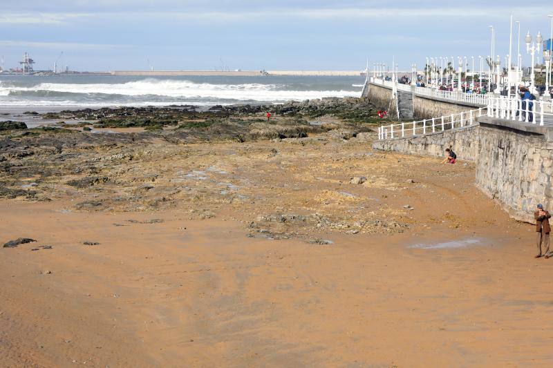 Las imágenes que deja en Gijón el paso del temporal
