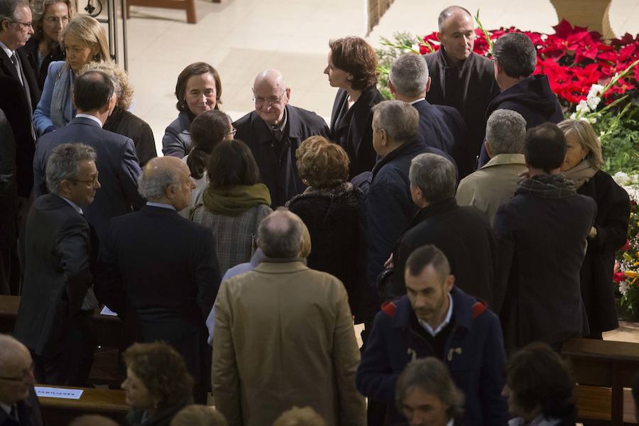 Multitud de personas han querido darle el último adiós al exministro de Educación y Ciencia y reputado jurista gijonés