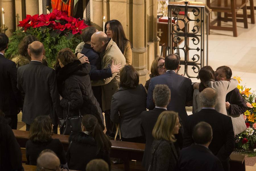 Multitud de personas han querido darle el último adiós al exministro de Educación y Ciencia y reputado jurista gijonés