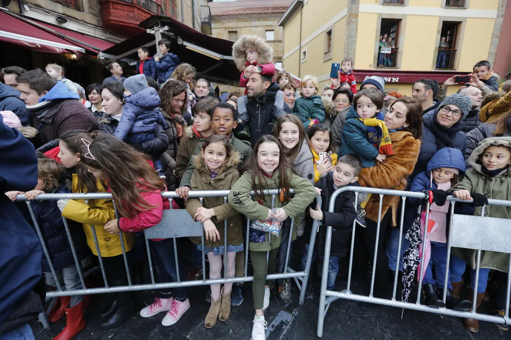 ¿Estuviste en la llegada de los Reyes Magos a Gijón? ¡Búscate en las fotos! (2)