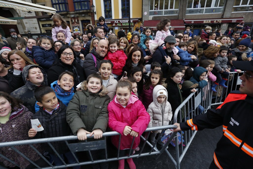 ¿Estuviste en la llegada de los Reyes Magos a Gijón? ¡Búscate en las fotos! (2)