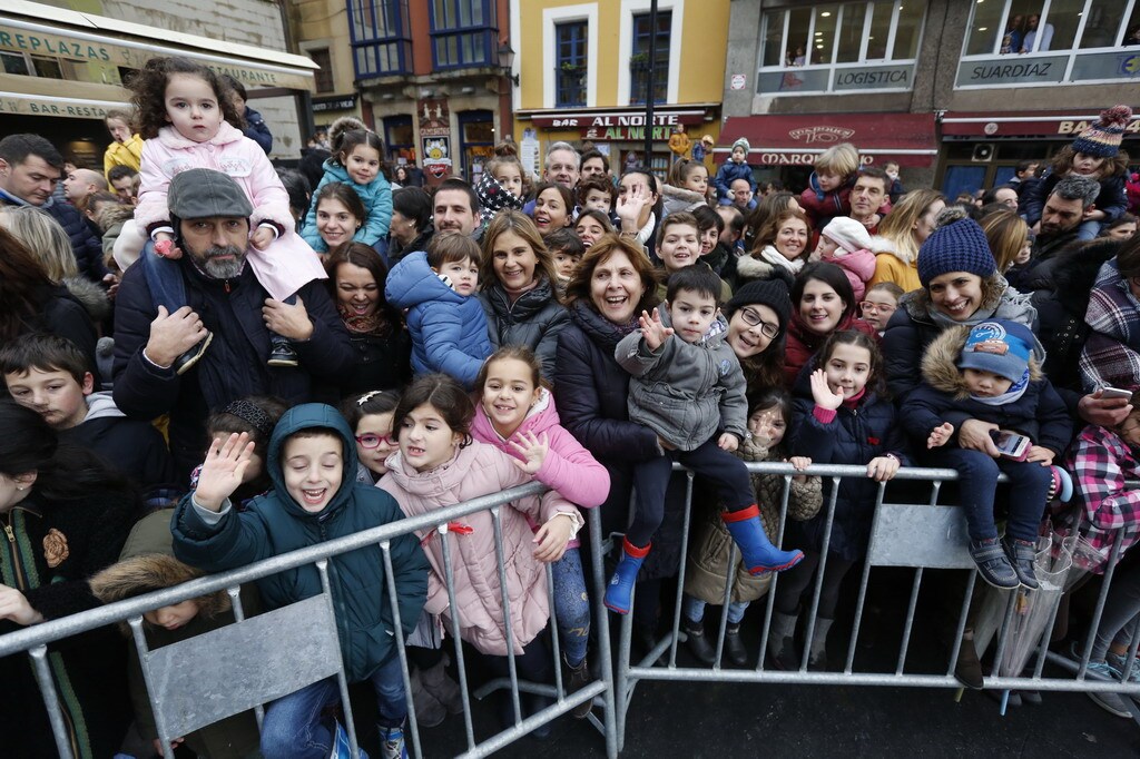 ¿Estuviste en la llegada de los Reyes Magos a Gijón? ¡Búscate en las fotos! (2)