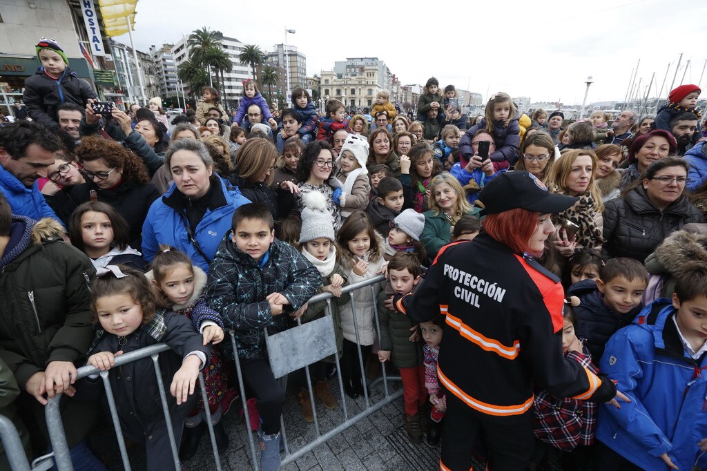 ¿Estuviste en la llegada de los Reyes Magos a Gijón? ¡Búscate en las fotos! (2)