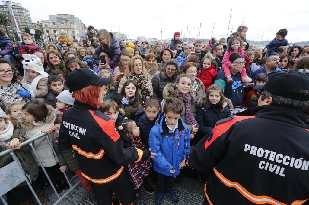 ¿Estuviste en la llegada de los Reyes Magos a Gijón? ¡Búscate en las fotos! (2)